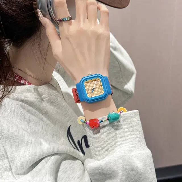 番米拉 复古风多巴胺手表 石英机芯 硅胶表带 国表 女表 白色表盘 蜜桃乌龙