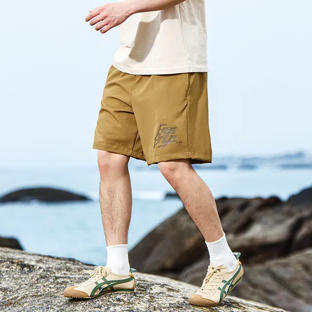 纳趣 字母印花运动宽松时尚棉感褶皱透气速干五分休闲短裤 男女同款