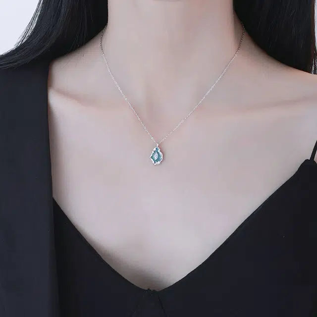925999