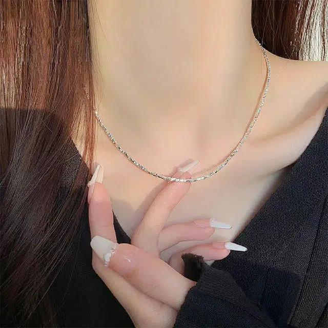 925