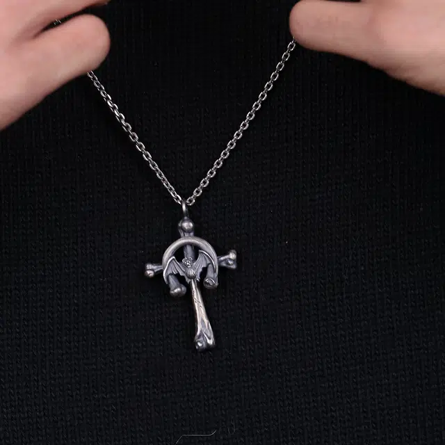 925