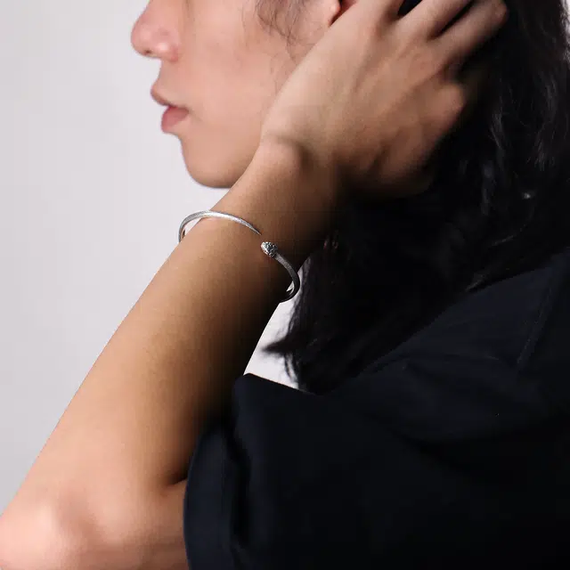 S925