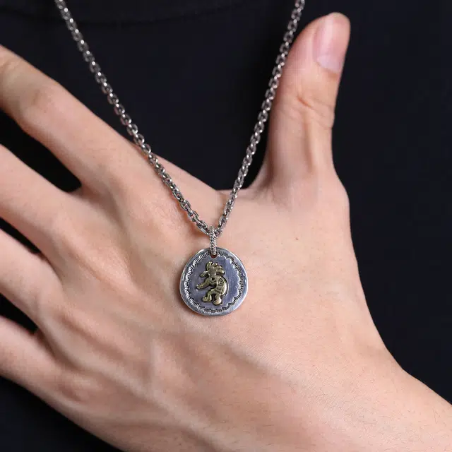 925