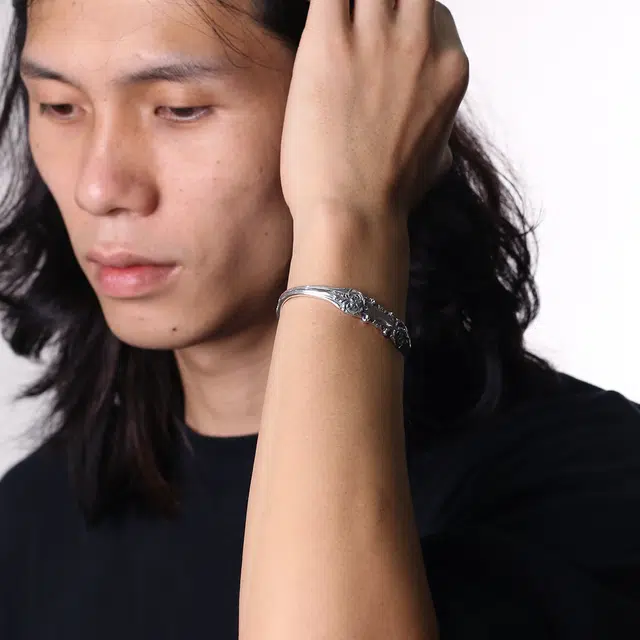 S925
