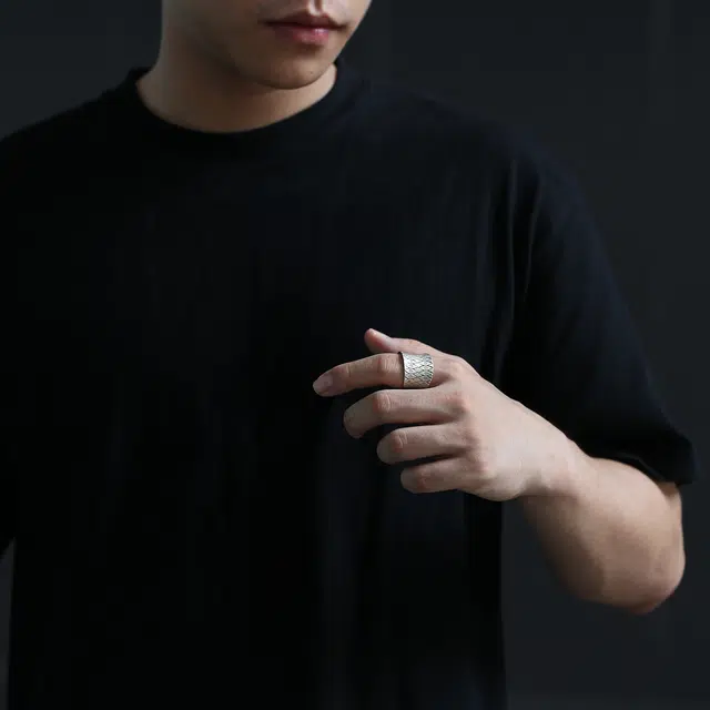 S925