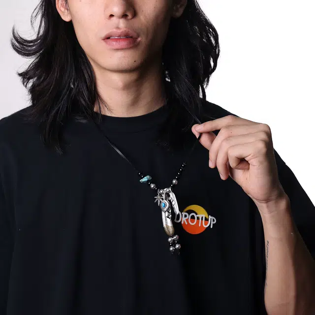 925