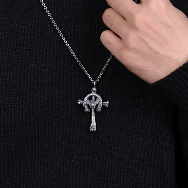 925