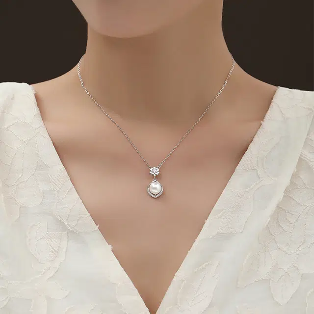 925