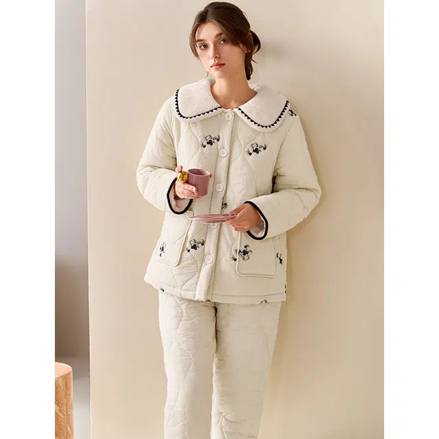 芬腾 保暖加绒抗静电舒适亲肤睡衣套装 女款 米白