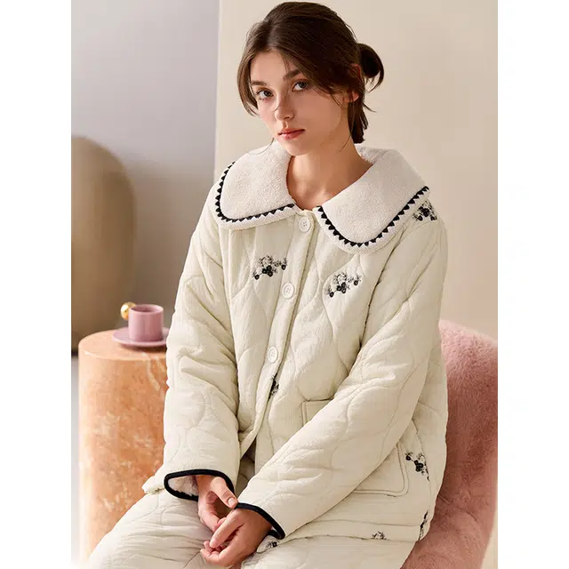 芬腾 保暖加绒抗静电舒适亲肤睡衣套装 女款 米白