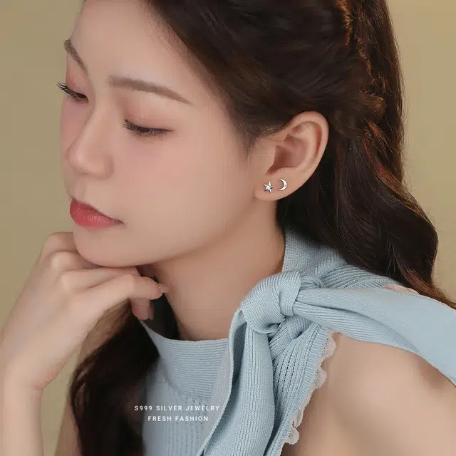 s999
