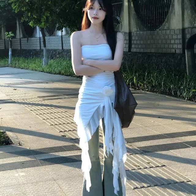 花栗鼠小姐 玫瑰不语休闲不规则纯色修身中长款 抹胸无袖连衣裙 女款 白色