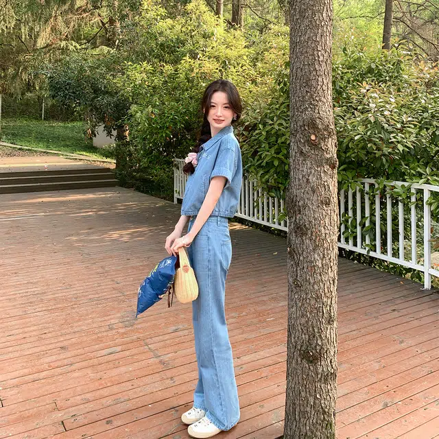 花栗鼠小姐 露营女孩 慵懒休闲设计感高腰压条阔腿偏微喇修长感显瘦长款牛仔裤 女款