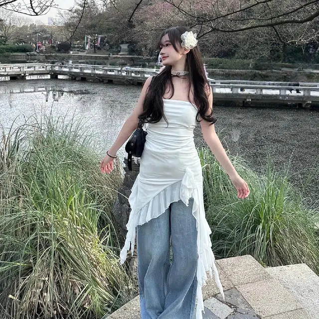 花栗鼠小姐 玫瑰不语休闲不规则纯色修身中长款 抹胸无袖连衣裙 女款 白色