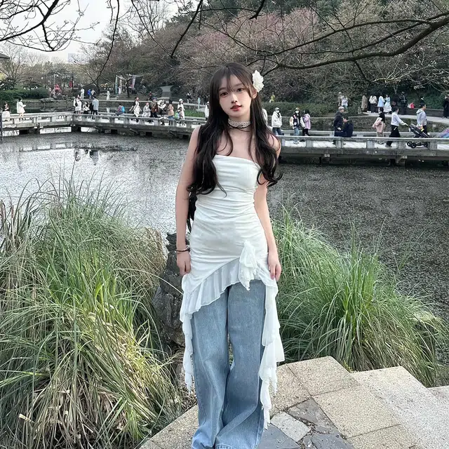 花栗鼠小姐 玫瑰不语休闲不规则纯色修身中长款 抹胸无袖连衣裙 女款 白色