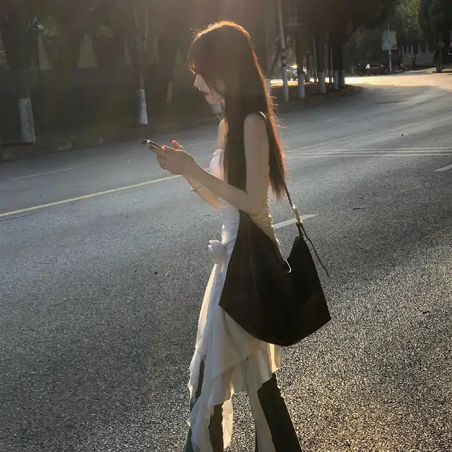 花栗鼠小姐 玫瑰不语休闲不规则纯色修身中长款 抹胸无袖连衣裙 女款 白色
