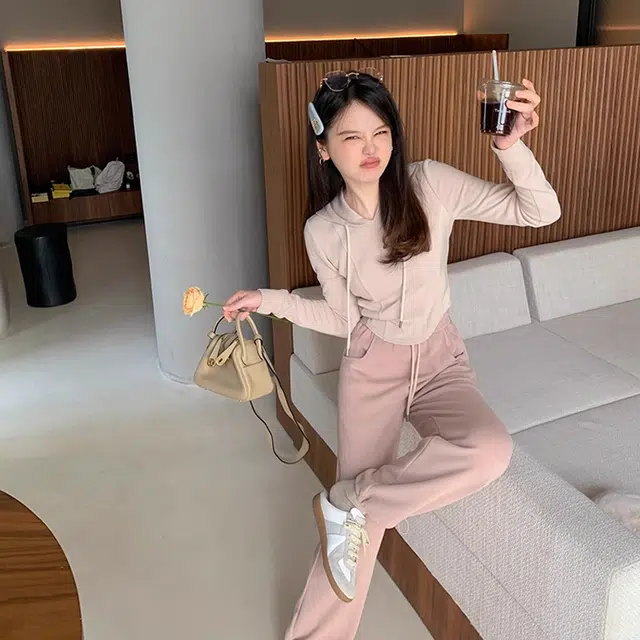 花栗鼠小姐 拼皮收腰微修身卫衣 女款