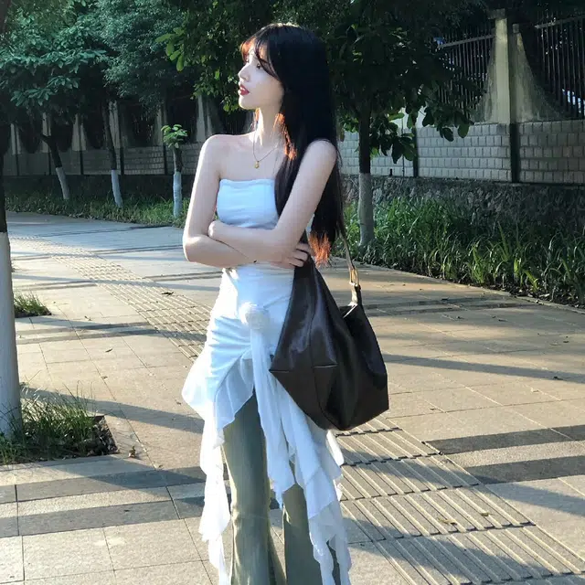 花栗鼠小姐 玫瑰不语休闲不规则纯色修身中长款 抹胸无袖连衣裙 女款 白色