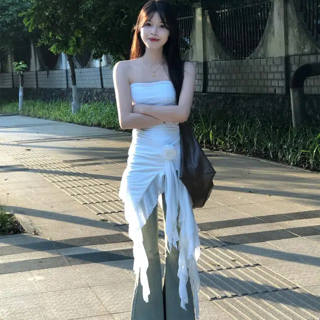 花栗鼠小姐 玫瑰不语休闲不规则纯色修身中长款 抹胸无袖连衣裙 女款 白色