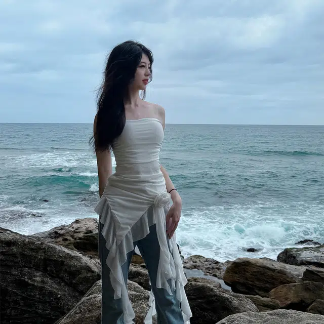 花栗鼠小姐 玫瑰不语休闲不规则纯色修身中长款 抹胸无袖连衣裙 女款 白色