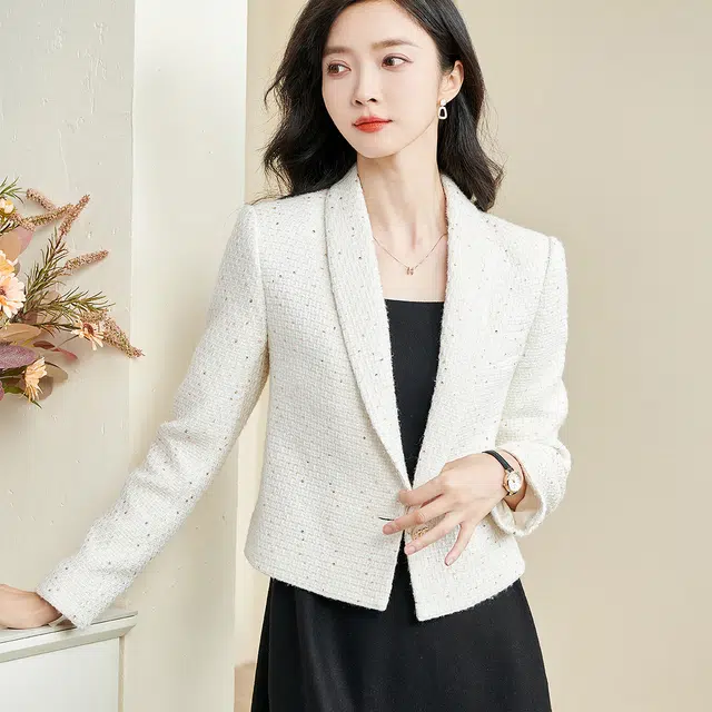 米思阳 时尚绣珠片小香风修身西装 女款 米白色