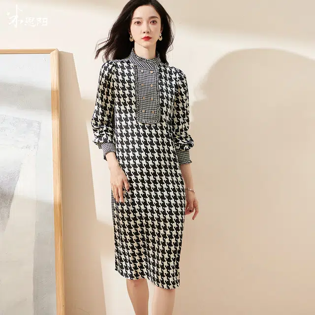 米思阳 千鸟格圆领长袖连衣裙 黑杏色