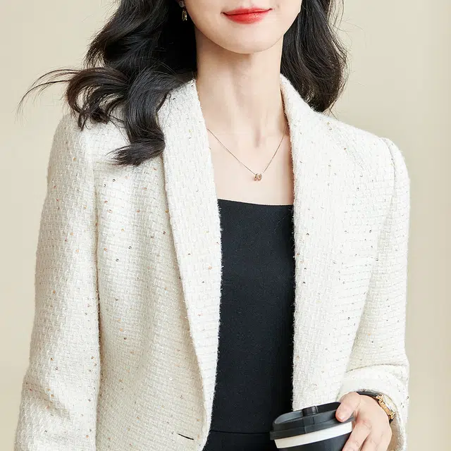 米思阳 时尚绣珠片小香风修身西装 女款 米白色