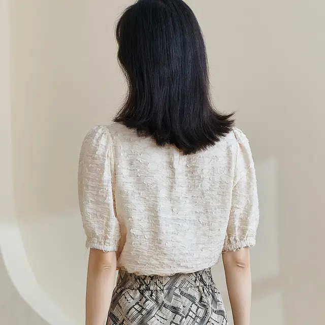 米思阳 法式肌理感圆领短袖衬衫 女款 杏色