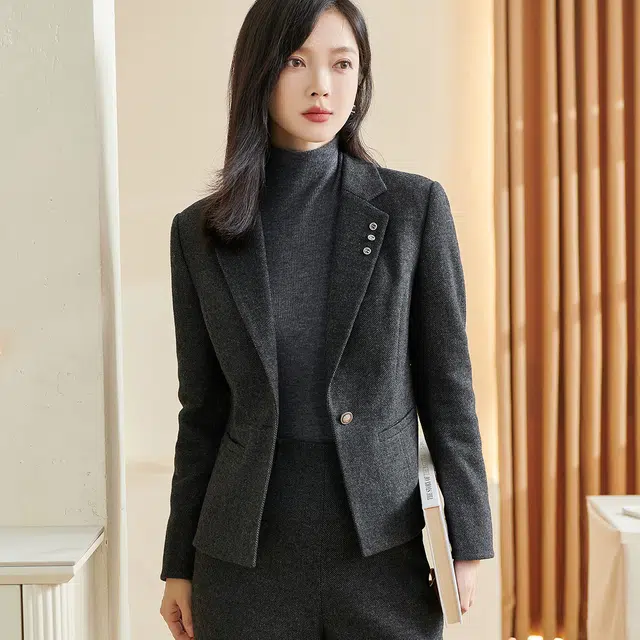 米思阳 通勤细斜纹西装领纯色腰带一粒扣截短外套 女款
