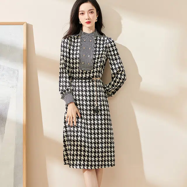 米思阳 千鸟格圆领长袖连衣裙 黑杏色