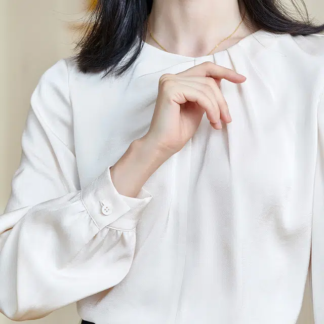 米思阳 纯色圆领镂空设计长袖衬衫 女款 杏色