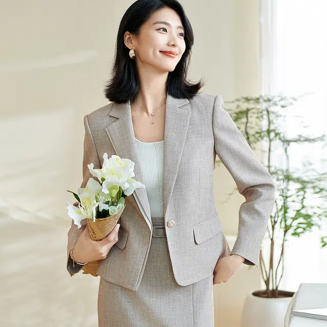 米思阳 气质职业短款修身一粒扣纯色通勤西装 女款 燕麦色