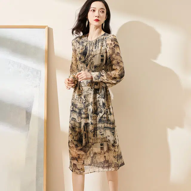 米思阳 时尚气质印花长袖连衣裙 杏黑色