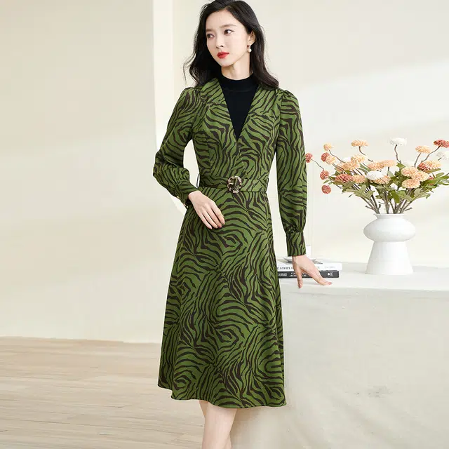 米思阳 纯色长袖内搭气质百搭斑马纹裙子裙装套装 女款 绿色
