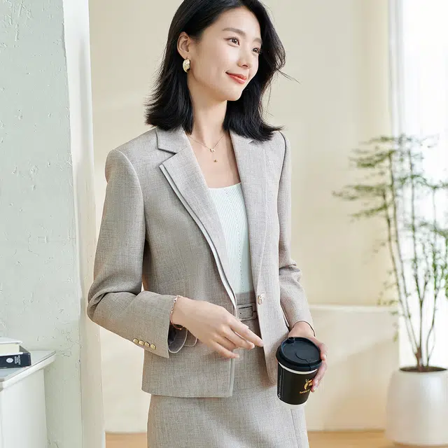 米思阳 气质职业短款修身一粒扣纯色通勤西装 女款 燕麦色