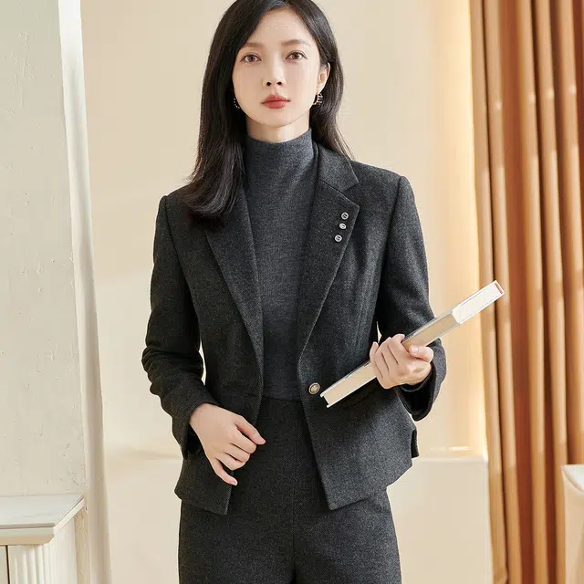 米思阳 通勤细斜纹西装领纯色腰带一粒扣截短外套 女款