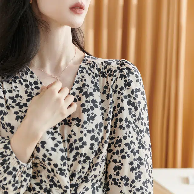米思阳 碎花收腰褶皱长袖衬衫 女款 杏黑色