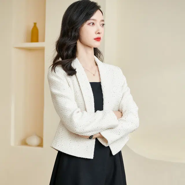 米思阳 时尚绣珠片小香风修身西装 女款 米白色