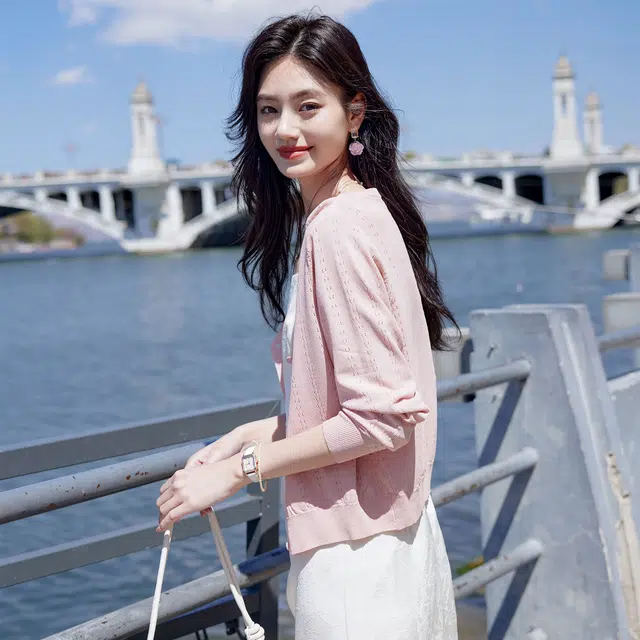 V