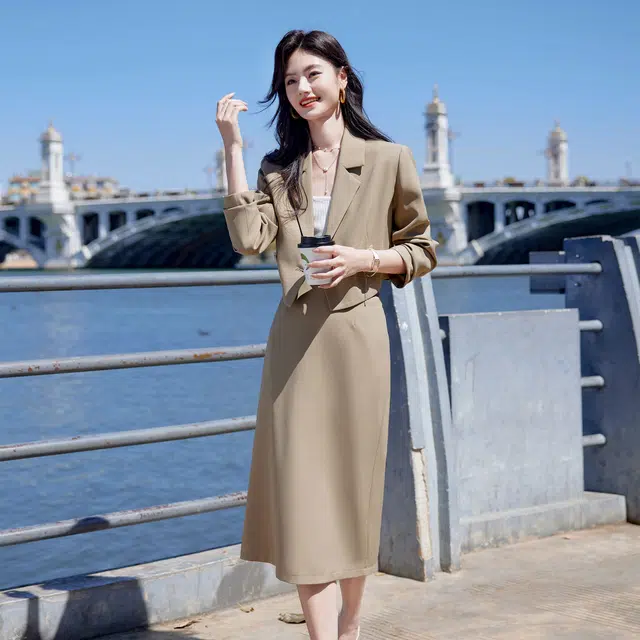 苏醒的乐园 纯色西装领休闲长袖西装松紧中长款休闲长裙裙装套装 女款