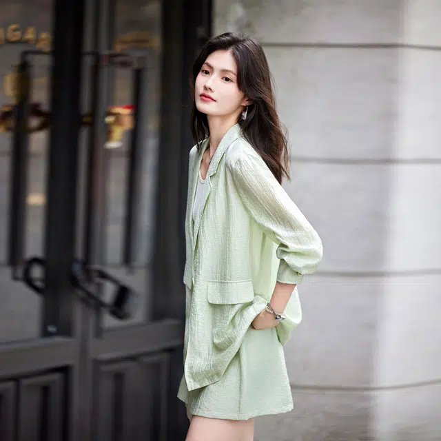 苏醒的乐园 纯色西装领上衣高腰短裤休闲套装 女款 绿色