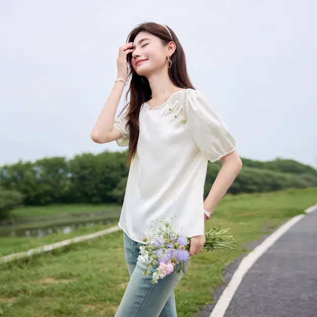 苏醒的乐园 宽松泡泡袖圆领短袖衬衫 女款 米色