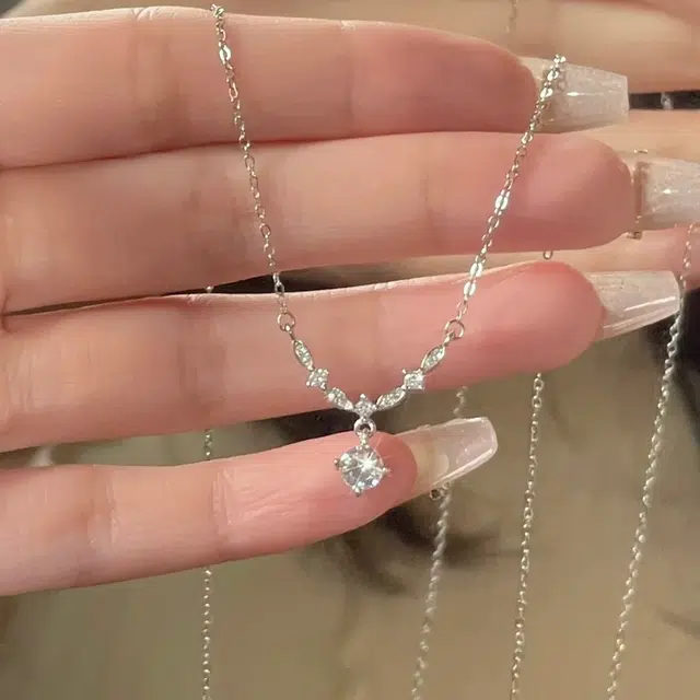 【纯银999|璀璨星光|赠玫瑰贺卡】 爱恋珠宝 璀璨浪漫星月系列简约高级感小众设计轻奢百搭气质温柔 浪漫日常百搭通勤套装 琉璃 项链 女款
