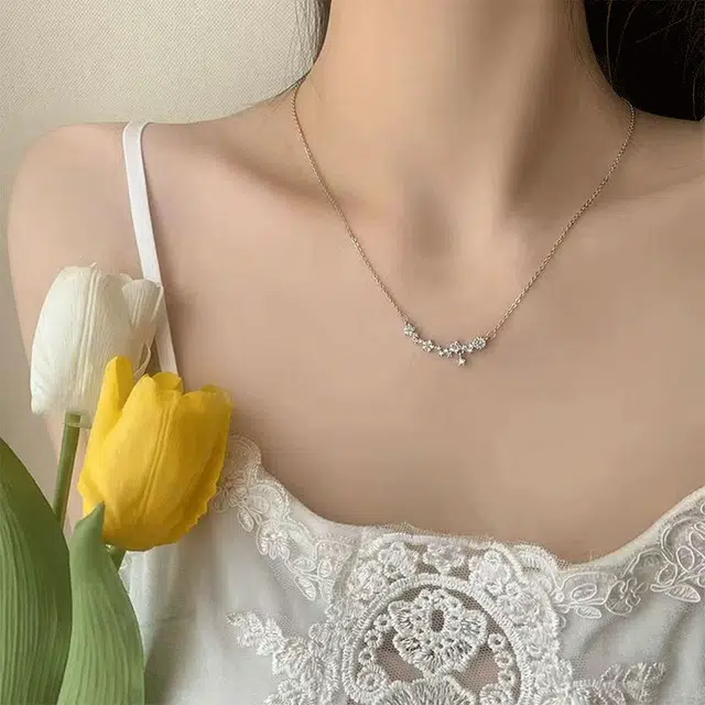 925