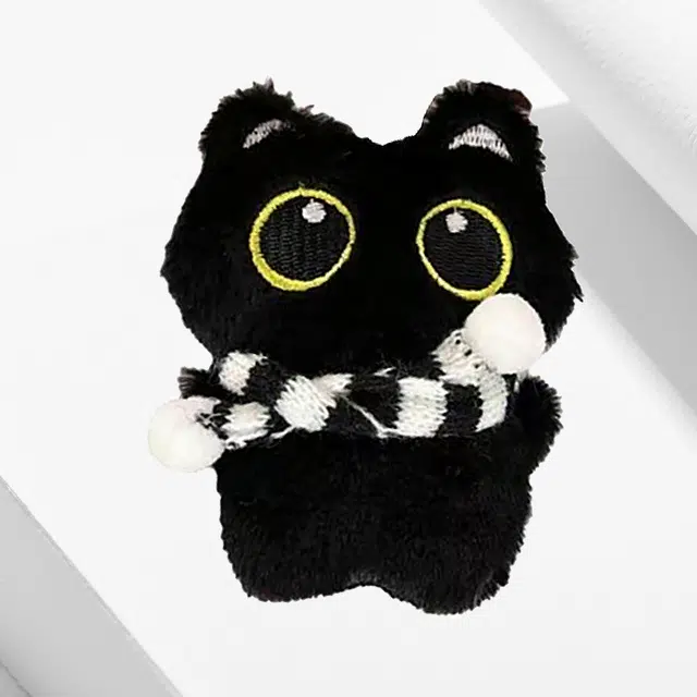 可爱绒绒围脖小黑猫公仔少女心萌萌百搭书包挂饰 卡莱茵 织物 毛绒 挂件 男女同款情侣款