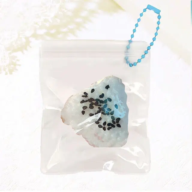 卡莱茵 芝麻三角饭团减压发泄捏捏乐儿童水果手嫩解压玩具 硅胶 挂件 男女同款情侣款