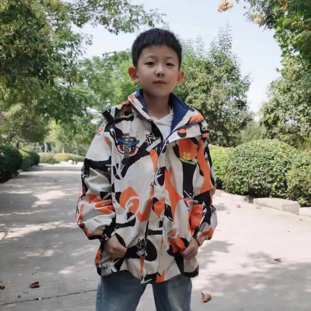 十月妈咪 三合一加绒满印连帽可拆卸内胆冲锋衣外套 儿童款