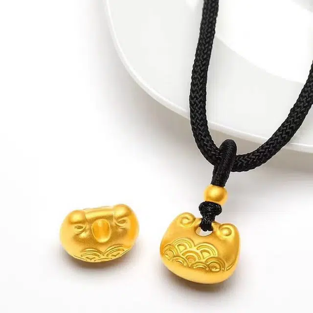 凤庙珠宝 胖猫吊坠 小众可爱猫耳朵金坨坨转运平安福锁新中式 编织黑绳 足金 一口价 黄金项链 女款