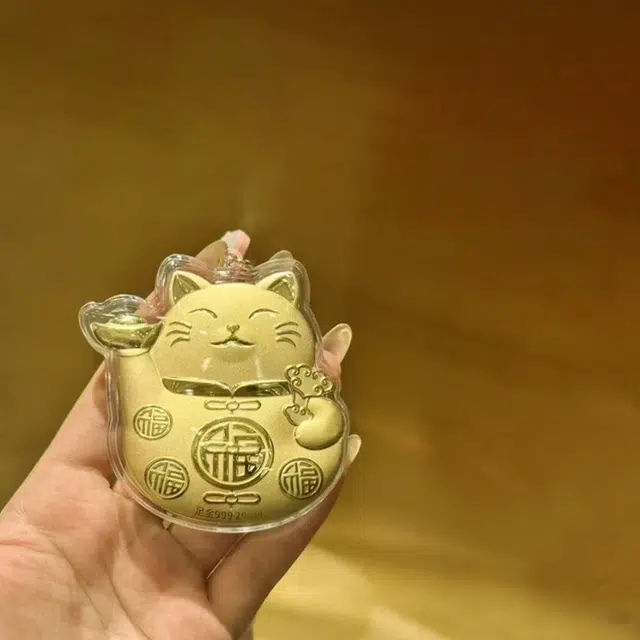 凤庙珠宝 招财猫挂件 招财纳福吉祥如意可爱小猫黄金摆件复古猫咪收藏储蓄增值纪念 足金 一口价 金片 男女同款情侣款