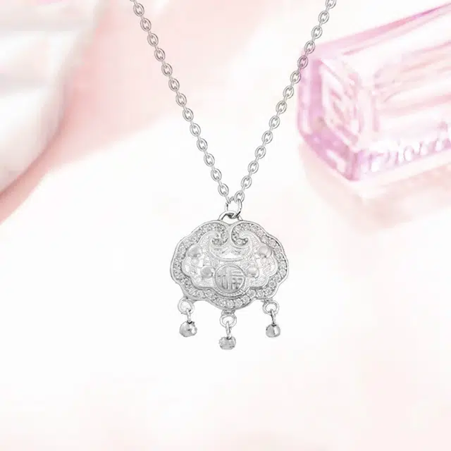 925
